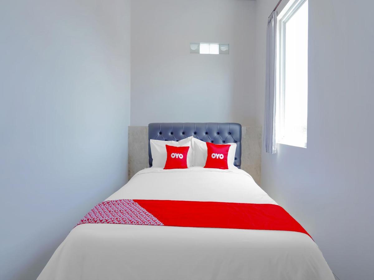 Super Oyo Capital O 90336 Olive Guest House Surabaya Exterior foto